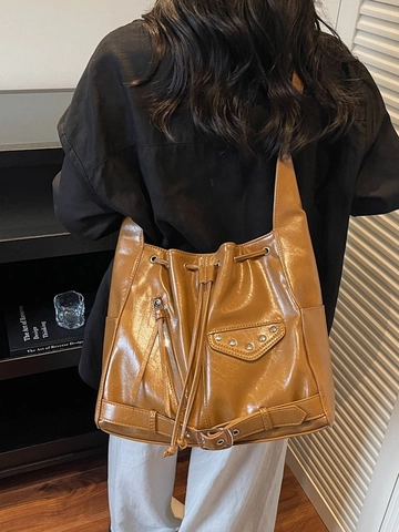 Borsa a Secchiello in Pelle PU di Grande Capacità Vintage per Donna Stile Motociclista Rivetti Coulisse Borsa a Tracolla Tote