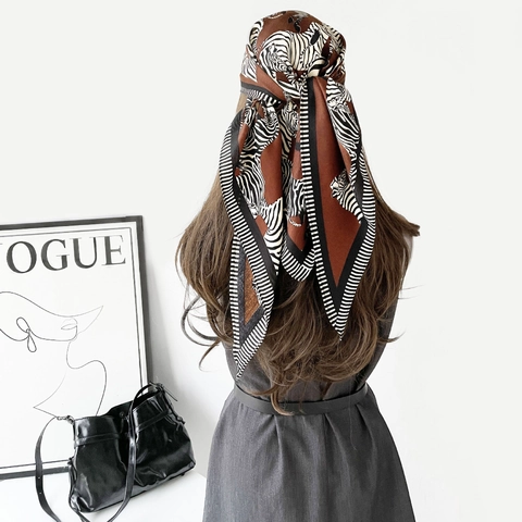 Dames Satijn Driehoekige Sjaal Zebra Bedrukt Visgraat Elegante Hoofddoek Zijdeachtige Haar Bandana Halssjaal Mode Accessoires
