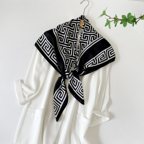 Vintage Griechischer Schlüssel Geometrisches Muster Satin Quadratisches Tuch Elegantes Kunstseide Bandana Damen Kopftuch