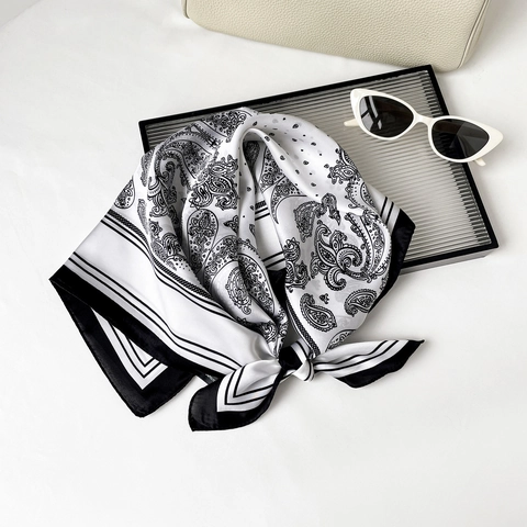 Elegante Foulard Quadrato in Raso con Stampa Paisley da Donna Vintage Bianco Nero Bandana Effetto Seta per Decorazione Collo Capelli Testa