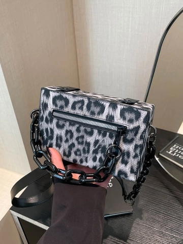 Women Retro Leopard Print Pillow Bag Large Capacity Shoulder Bag Y2K Trendy Crossbody Box Bag With Chunky Chain Strap PU Leather