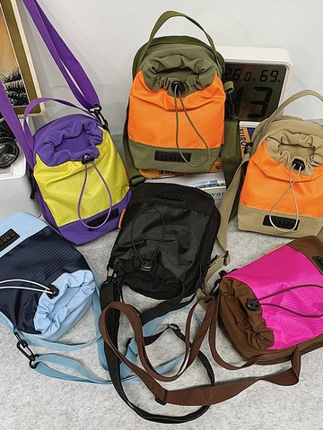 Damen Casual Nylon Umhängetasche Kontrastfarbe Kordelzug Eimertasche Für Reise Outdoor Telefon Wasserflasche Tasche
