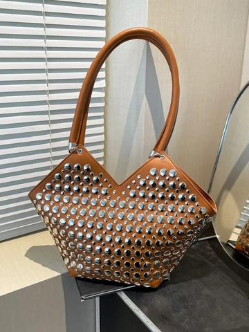 Punk Stil Besetzt Kunstleder Schultertasche Für Damen Trendy V-Schnitt Unterarm Tote Tasche Mit Silbernen Nieten Mode Handtasche