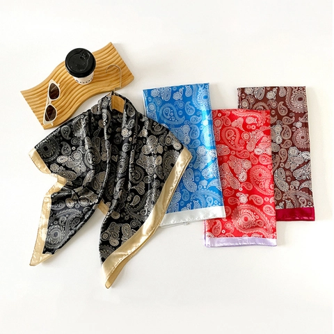 Foulard Quadrato in Raso con Stampa Paisley da Donna Bandana Vintage Bohemien Grande Scialle Decorativo Effetto Seta per Viaggio Quotidiano