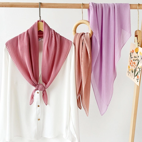 Women Elegant Pleated Square Scarf Solid Color Artificial Pearl Chiffon Hijab Middle Eastern Style Soft Fashion Shawl Headscarf