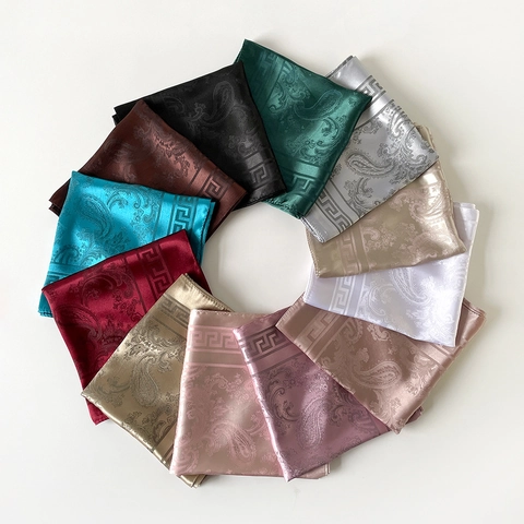 Foulard Quadrato Elegante in Raso da Donna con Stampa Paisley e Greca Bordata per Collo e Testa Accessori Moda Scialle Morbido