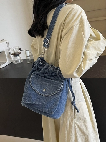 Bolso de Cubo de Mezclilla Lavado Retro para Mujer Bolso de Hombro Informal con Cordón Bolsillo con Solapa Gran Capacidad Bolso de Viaje