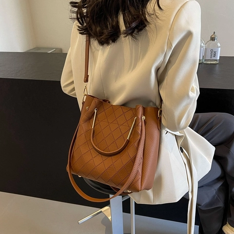 Damen Rautensteppung Beuteltasche Mode PU Leder Große Kapazität Schulter Umhängetasche Mit Metallgriff