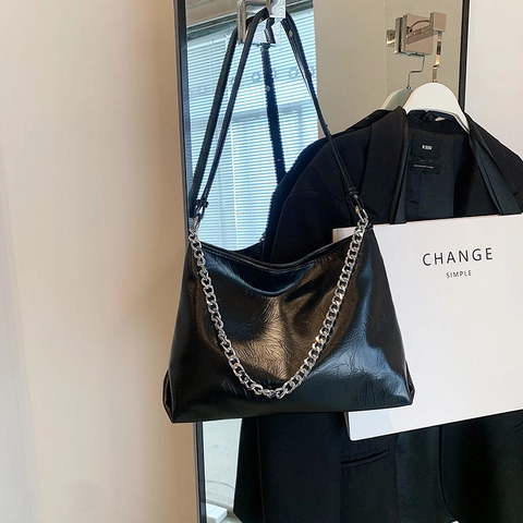 Damen Urban Einfach PU Leder Schulter Tragetasche Mit Metallkette Große Kapazität Gefaltet Mode Pendeln Alltag Handtasche