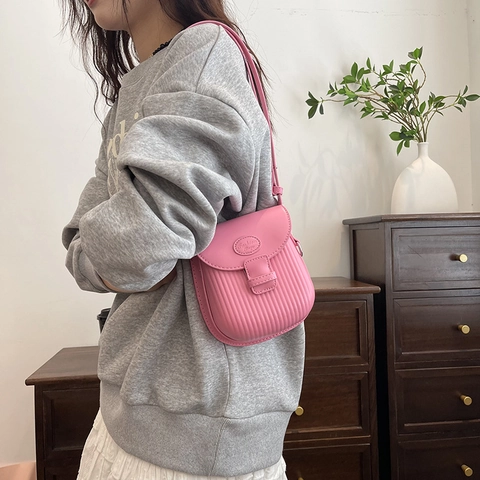 Damen PU Leder Schultertasche Vertikale Rippenstruktur Kleine Quadratische Umhängetasche Klappendeckel Verstellbarer Riemen