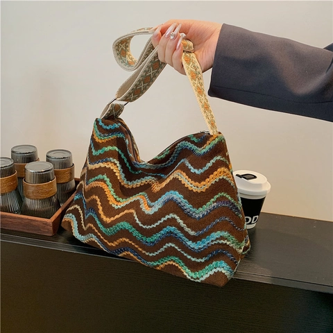 Bohemian Colorful Wave Pattern Woven Shoulder Bag Large Capacity Knit Bucket Bag For Women Vintage Hobo Bag With Wide Jacquard Strap
