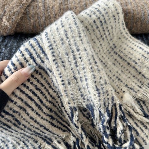Sciarpa da Donna in Maglia di Filato Boucle Morbido Tinta Unita Lungo Scialle Invernale Con Bordi a Nappa Sfilacciati Caldo Moda