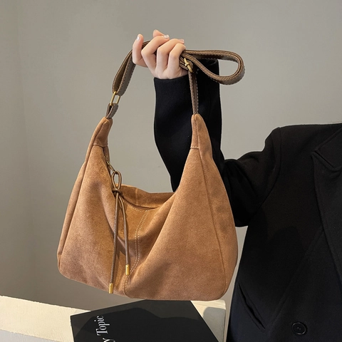 Women Suede Hobo Bag Vintage Dumpling Shoulder Crossbody Handbag Large Capacity Commuting Retro Tassel