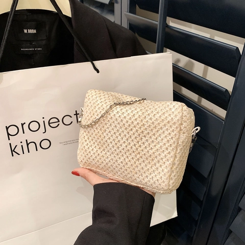 Summer Straw Woven Crossbody Bag For Women Small Square Beach Vacation Shoulder Bag With Metal Chain Minimalist Style