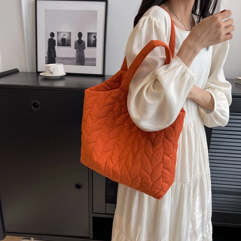 Bolso Tote Acolchado para Mujer Gran Capacidad Bolso de Hombro de Tela con Patrón de Hojas Cierre Magnético Estilo Urbano
