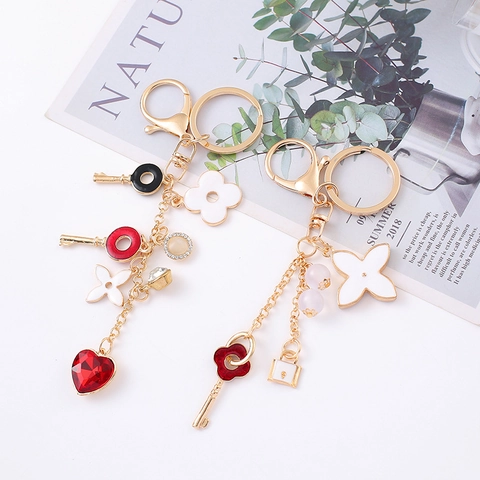 Gold Metal Lucky Clover Keychain Rhinestone Enamel Flower Key Ring Bag Pendant Fashion Jewelry Gift For Women