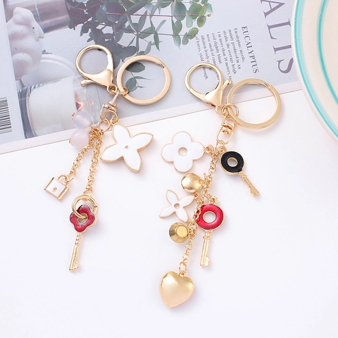 Gold Metal Lucky Clover Keychain Rhinestone Enamel Flower Key Ring Bag Pendant Fashion Jewelry Gift For Women