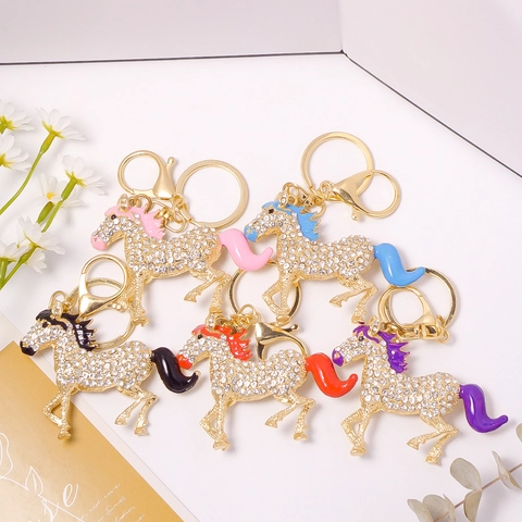 Exquisite Alloy Rhinestone Horse Keychain With Enamel Animal Pendant Sparkly Key Ring For Bag Charm Women Kids Gift