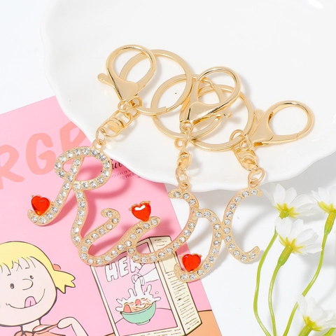 Style Coréen Alliage Strass Lettre Porte-clés Mignon Pendentif Cœur Femmes Sac Suspendu Anneau De Clé De Voiture Bijoux De Mode
