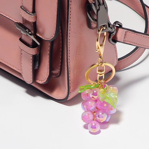 Cute Cartoon Grape Keychain Resin Fruit Bag Pendant With Glitter Leaf Gold Metal Ring Key Chain For Women Girls Gift
