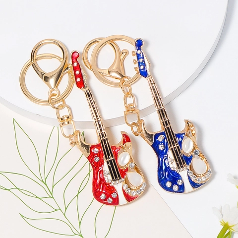Luxury Rhinestone Electric Guitar Keychain Zinc Alloy Enamel Musical Instrument Bag Charm Rock Style Key Ring For Music Lovers Gift