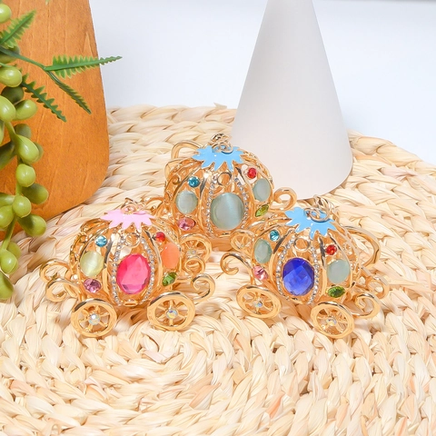 Fairy Tale Pumpkin Carriage Keychain Zinc Alloy Rhinestone Cat Eye Stone Bag Charm For Women Gift Decorative Key Ring