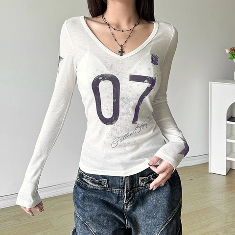 T-Shirt Femme Sexy Col en V Coupe Ajustée Manches Longues Imprimé Vintage Américain Lettres Chiffres Blanc Transparent Streetwear Top Printemps