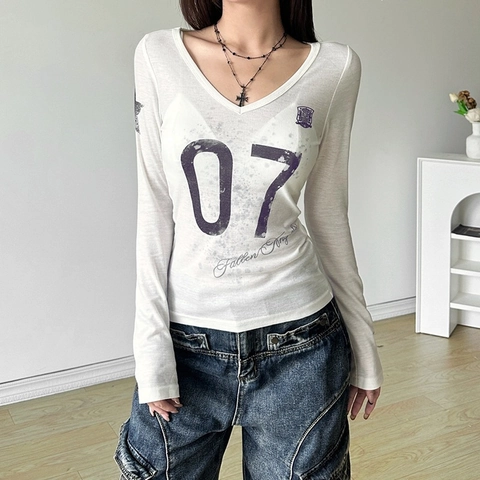 T-Shirt Femme Sexy Col en V Coupe Ajustée Manches Longues Imprimé Vintage Américain Lettres Chiffres Blanc Transparent Streetwear Top Printemps