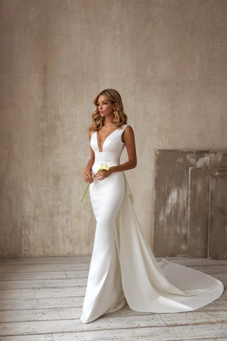 Elegant White Sleeveless Deep V Neck Wedding Dress Satin A-Line Evening Gown With Long Train For Women Party Formal Wear