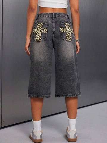 Pantaloncini di Denim Grigio Lavato a Vita Alta da Donna con Patch a Croce Leopardata Jorts Bermuda Larghi Streetwear