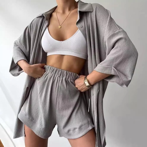 Damen Casual Crinkle Zweiteiler Oversized Seitenschlitz Hemd Mit Knöpfen Und High Waist Shorts Sommer Lässiges Pendler Outfit