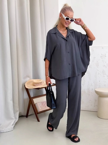 Completo Casual da Donna in Due Pezzi Camicia a Maniche Corte con Revers e Bottoni e Pantaloni a Vita Alta a Gamba Larga