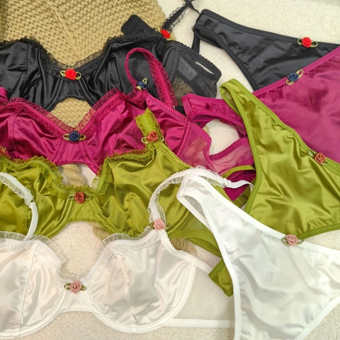 French Style Ultra Thin Lace Lingerie Women Sexy Satin Bra And Panty With 3D Rose Flower Underwire Push Up Lingerie
