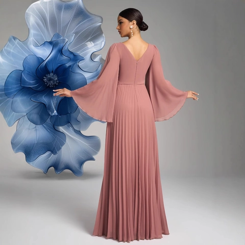 Elegantes Altrosa V-Ausschnitt Plissiert Chiffon Maxi Abendkleid Mit Ausgestellten Glockenärmeln Und 3D Blumen-Dekoration Damen