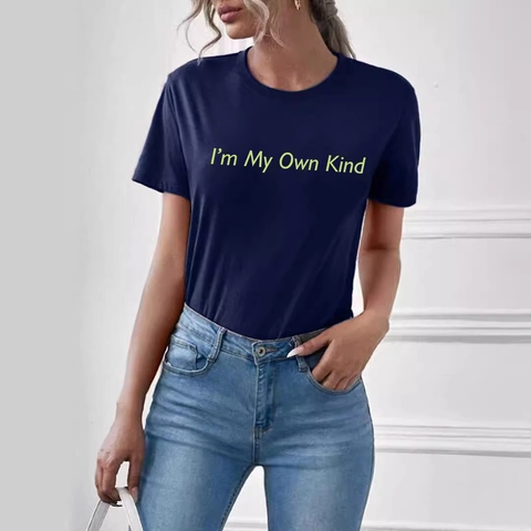 Dames Casual Marineblauw T-Shirt Letterprint Korte Mouw Ronde Hals Top Katoenmix Streetwear Zomer Mode Tee Shirt