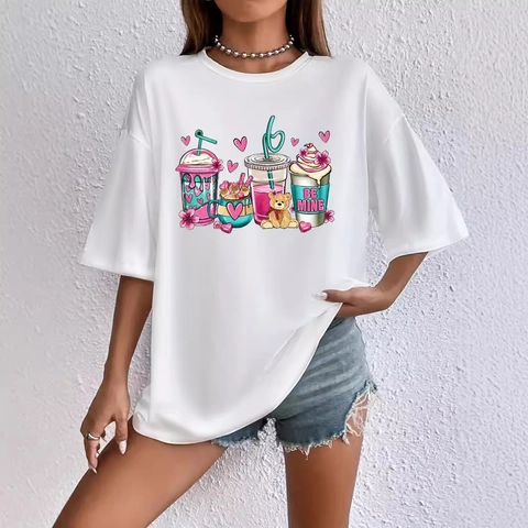 Camiseta Oversize Casual para Mujer con Estampado de Oso de Bebida de Dibujos Animados Cuello Redondo Manga Corta Top Blanco