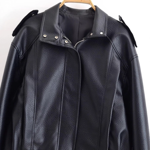 Chaqueta Biker de Cuero Sintético PU para Mujer Color Negro Liso Hombro Caído Cuello Alto Textura Litchi Abrigo Moto con Cremallera