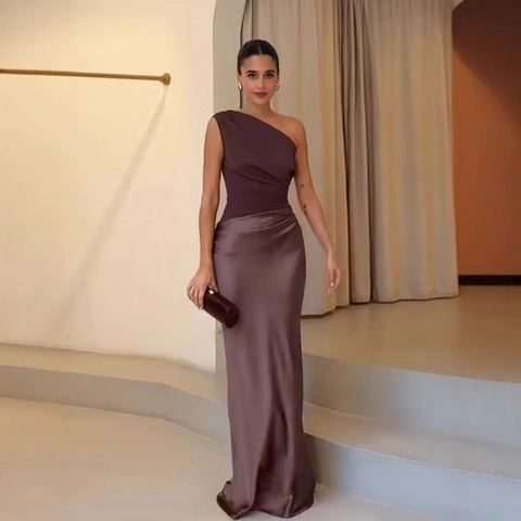 Robe Longue Maxi Élégante à une Épaule pour Femmes Design Asymétrique Patchwork Marron Sans Manches Satin de Polyester