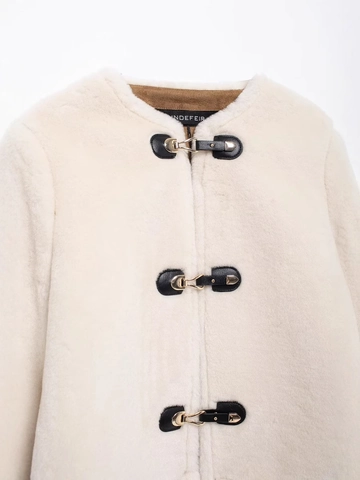Women Round Neck Faux Fur Jacket Casual Short Plush Coat With Black Leather Metal Buckles Streetwear Outerwear For Women