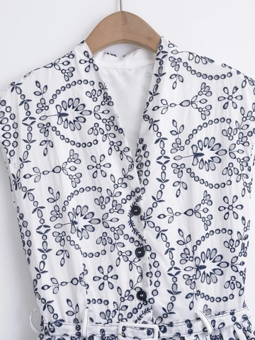 Damen Ärmelloses V-Ausschnitt Stickerei Kleid Ausschnitt Eyelet Einreihig A-Linien Langes Kleid Mit Gürtel Sommer Resort