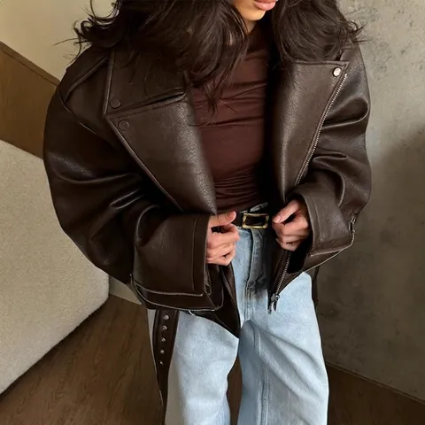 Damen Retro Tiefbraune PU Leder Motorradjacke Oversized Reverskragen Kurzer Biker Mantel Mit Gürtel Und Reißverschluss Herbst Mode Oberbekleidung