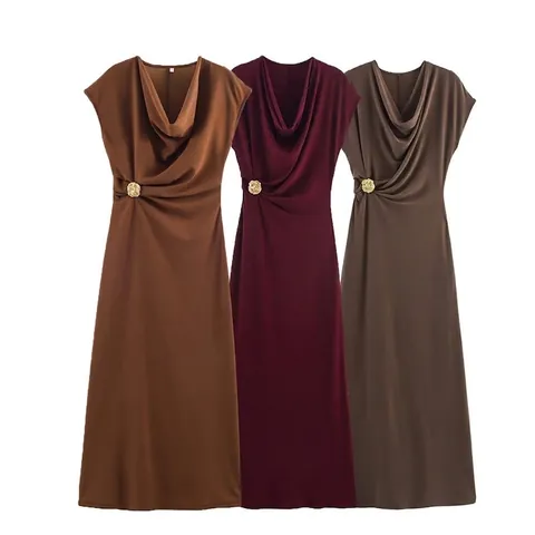 Elegante Vestido Maxi Sin Mangas con Cuello Hamaca para Mujer Color Sólido Ajuste Delgado Vestido de Fiesta Plisado Lateral con Botón de Flor Dorada