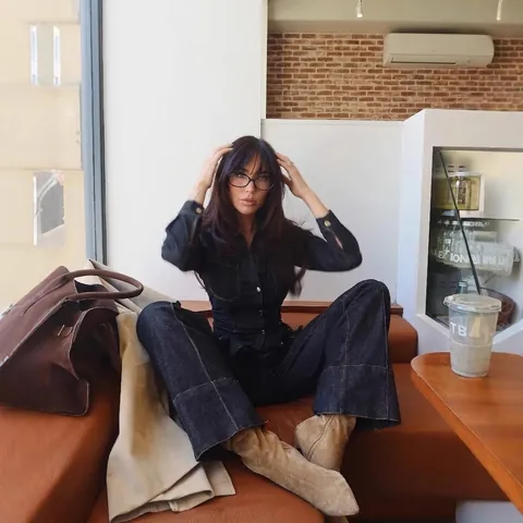 Γυναικείο Σετ Denim Δύο Τεμαχίων με Αντιτιθέμενη Ραφή Σακάκι με Κουμπιά και Παντελόνι με Φαρδύ Μπατζάκι Streetwear