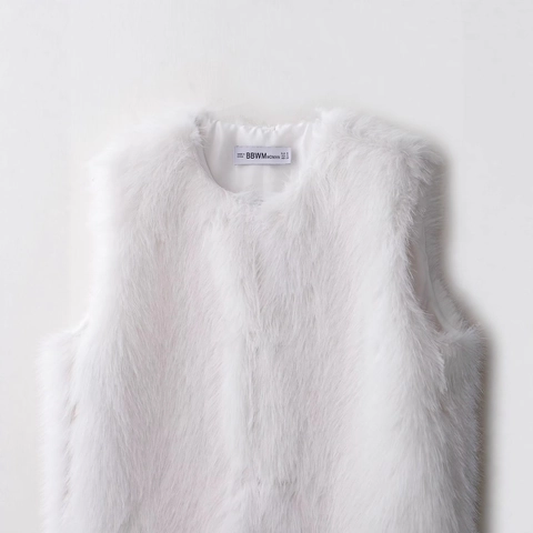 Elegant Women Round Neck Solid White Faux Fur Vest Sleeveless Warm Plush Waistcoat For Autumn Winter Fashion Outerwear