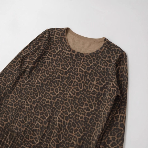 Women's Casual Leopard Print Round Neck Long Sleeve Knit Sweater Western Street Style Soft Ribbed Trim Pullover Top