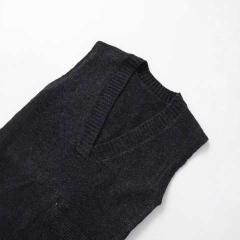 Damen Casual Strickweste mit V-Ausschnitt Ärmelloser Pullover mit Vordertaschen Rippensaum Einfarbiges Polyester-Strickoberteil