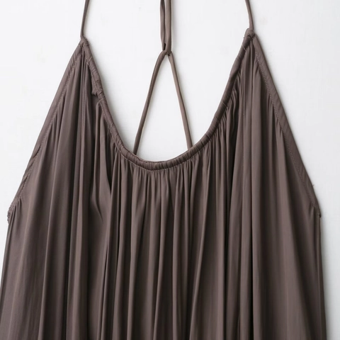 Vestido Largo Plisado con Cuello Halter para Mujer Gris Pardo Elegante Espalda Descubierta Textura Satén Sin Mangas Línea A