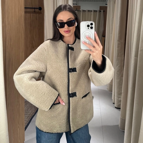 Giacca da Donna in Pelliccia Sintetica Shearling Bordo in Pelle a Contrasto Alamari Cappotto Largo Caldo Manica Lunga