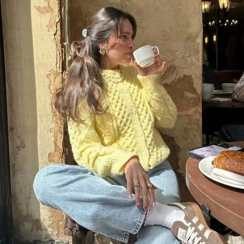 Gilet Décontracté Jaune en Tricot Torsadé pour Femmes Couleur Unie Boutonné Manches Longues Coupe Ajustée Pull en Tricot