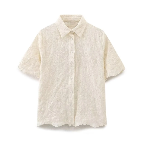 Completo Casual da Donna Bianco Sporco con Ricamo a Occhielli Camicia e Pantaloncini con Bordo a Festone Manica Corta